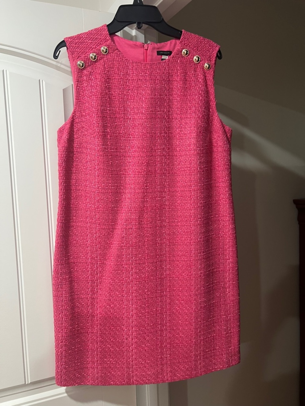 Ann Taylor Hot Pink Tweed Sleeveless Shift Dress with Gold Buttons size 10